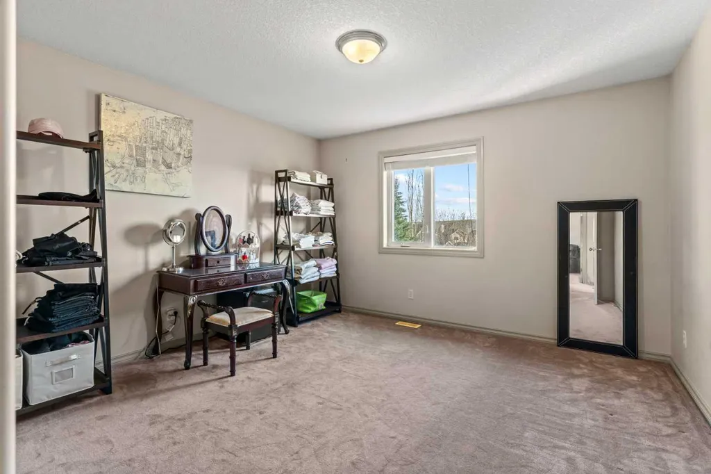 325 Discovery Ridge Way SW Calgary AB T3H5S8
