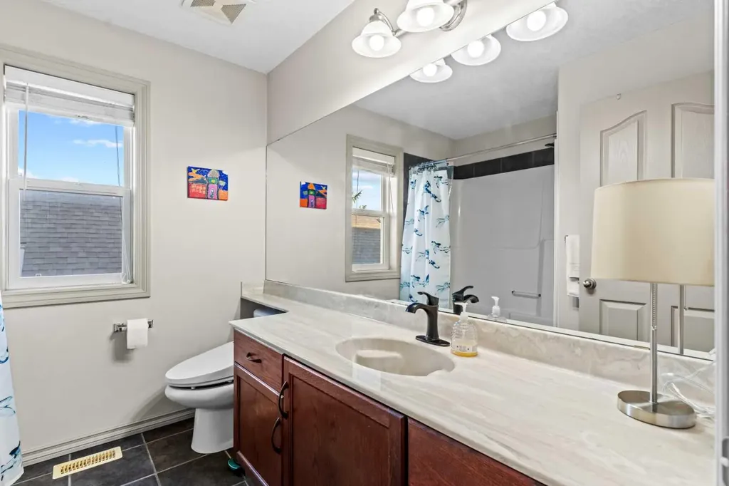 325 Discovery Ridge Way SW Calgary AB T3H5S8