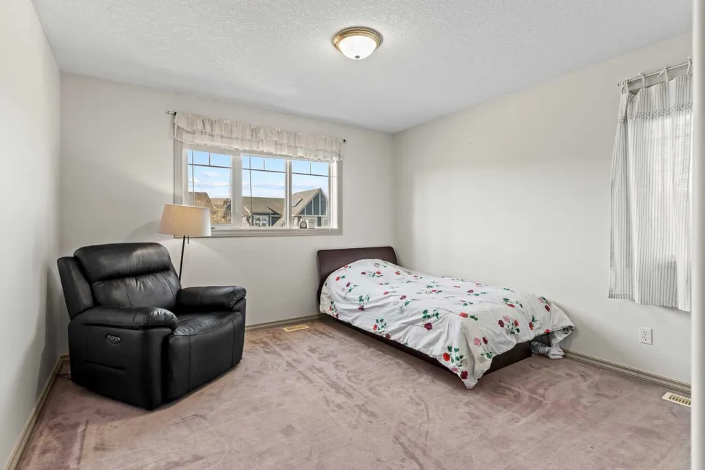 325 Discovery Ridge Way SW Calgary AB T3H5S8