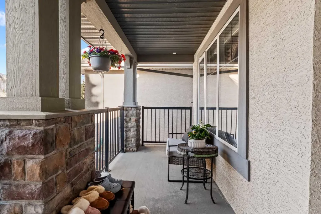 325 Discovery Ridge Way SW Calgary AB T3H5S8