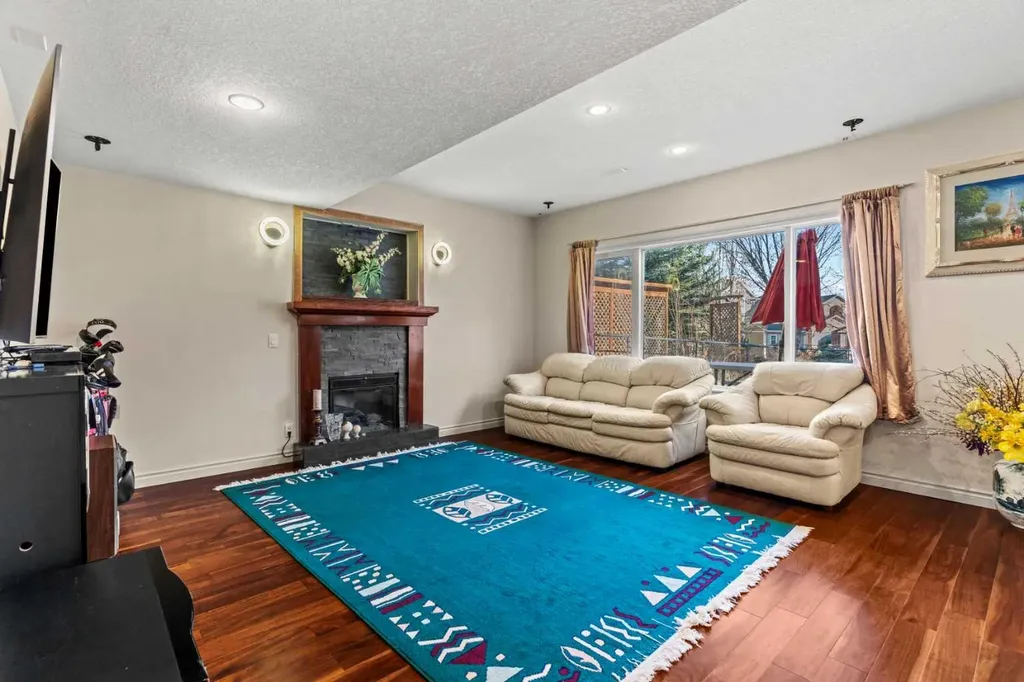 325 Discovery Ridge Way SW Calgary AB T3H5S8