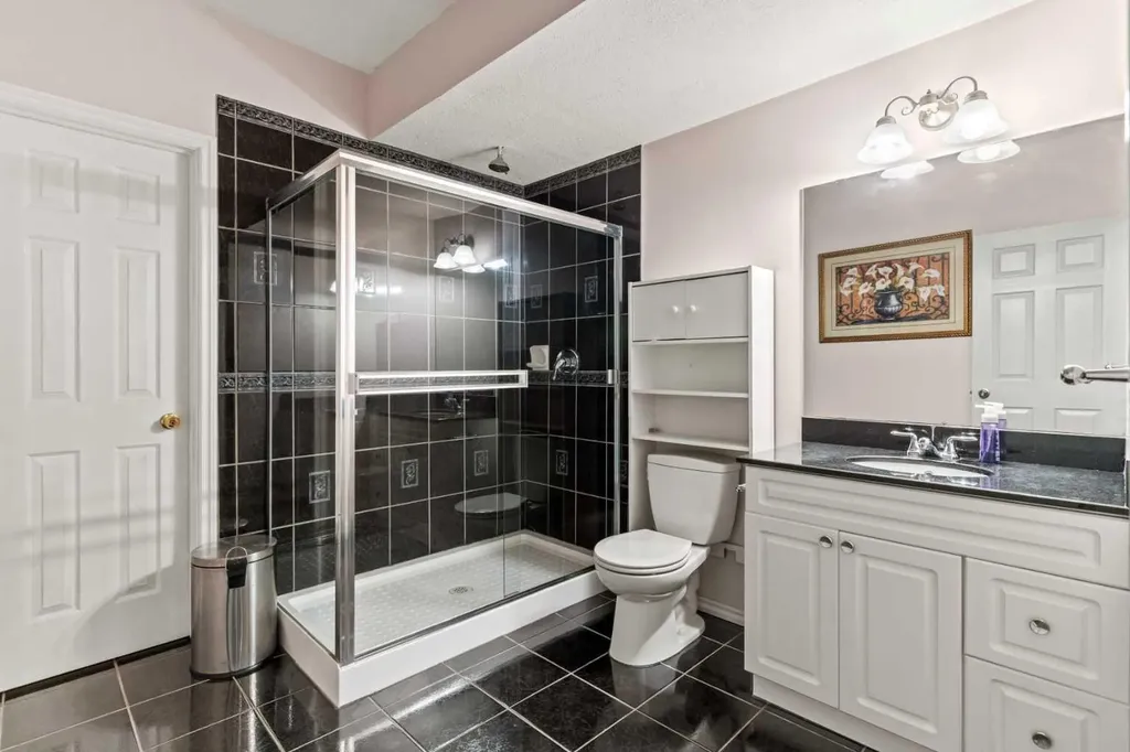 325 Discovery Ridge Way SW Calgary AB T3H5S8
