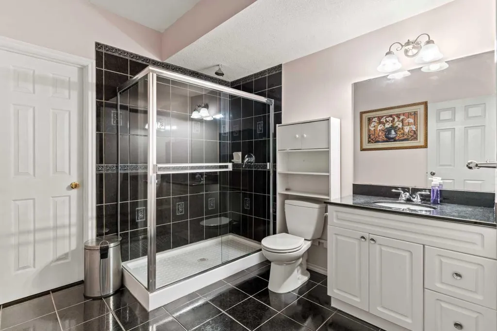 325 Discovery Ridge Way SW Calgary AB T3H5S8