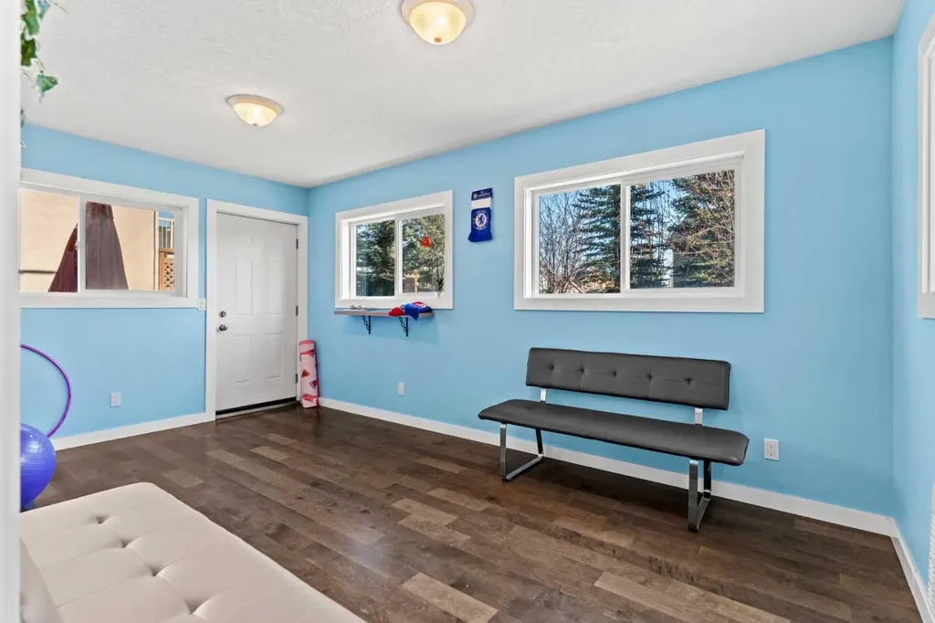 325 Discovery Ridge Way SW Calgary AB T3H5S8
