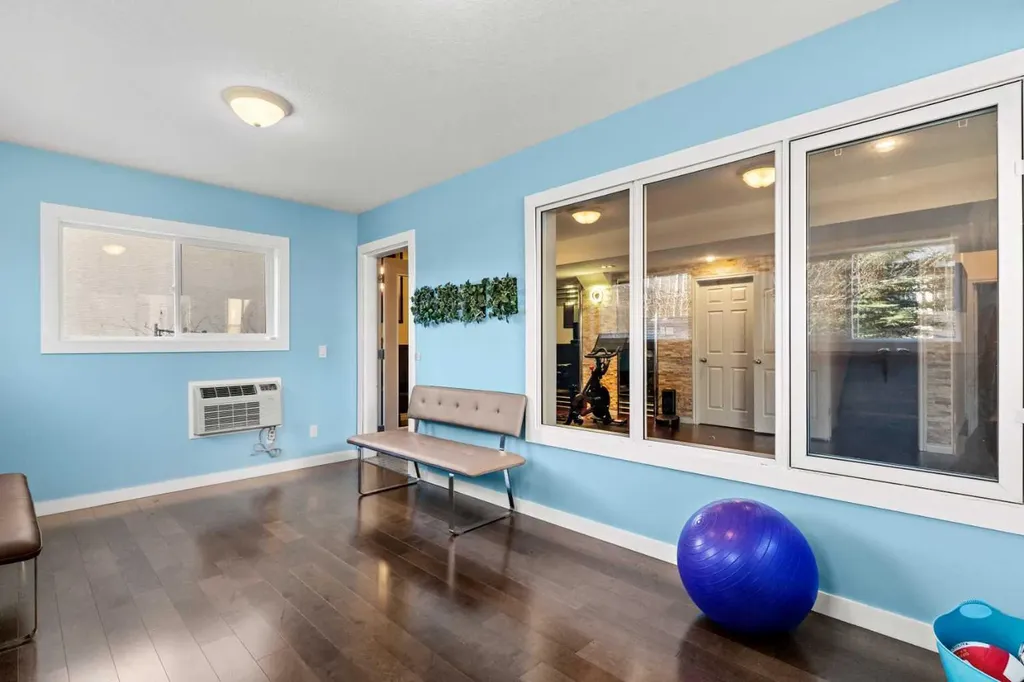 325 Discovery Ridge Way SW Calgary AB T3H5S8