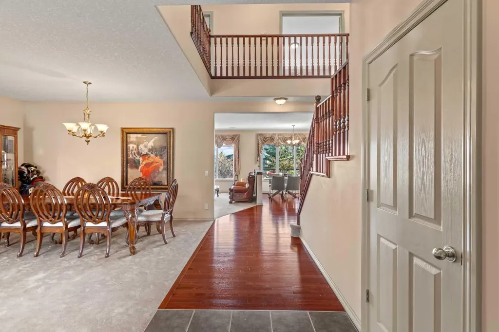 325 Discovery Ridge Way SW Calgary AB T3H5S8