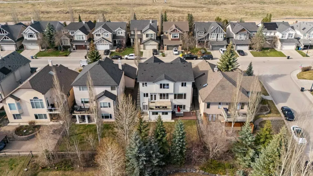 325 Discovery Ridge Way SW Calgary AB T3H5S8