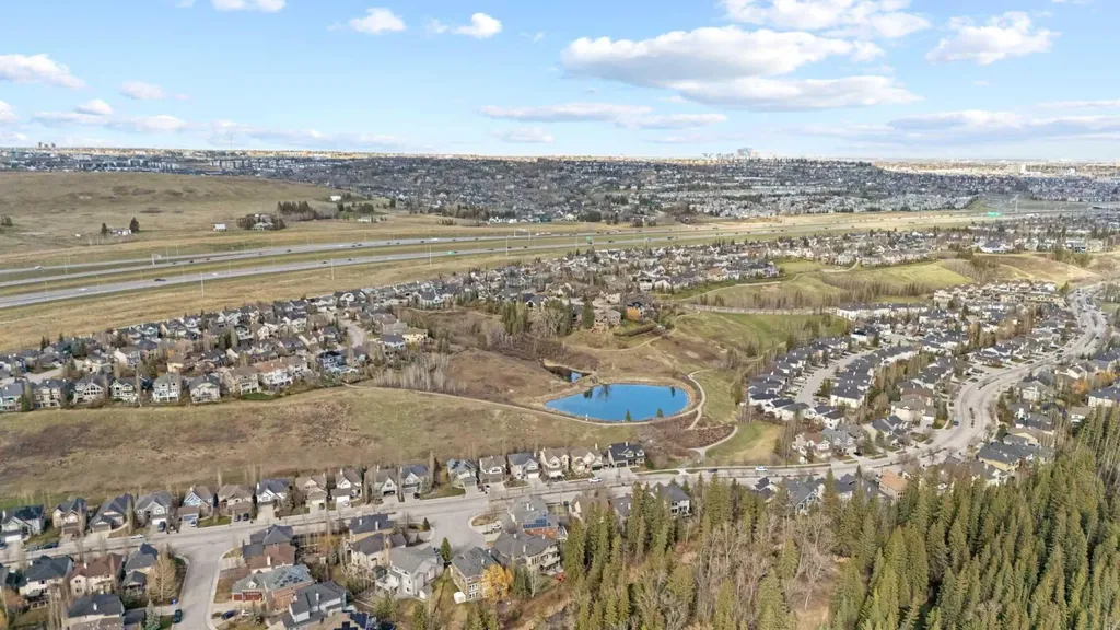 325 Discovery Ridge Way SW Calgary AB T3H5S8