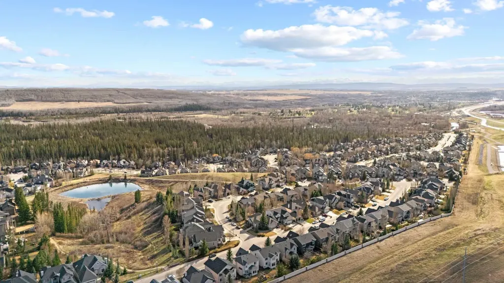 325 Discovery Ridge Way SW Calgary AB T3H5S8