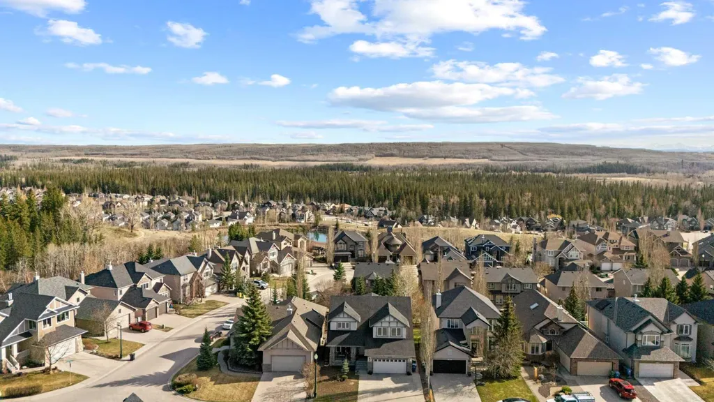 325 Discovery Ridge Way SW Calgary AB T3H5S8