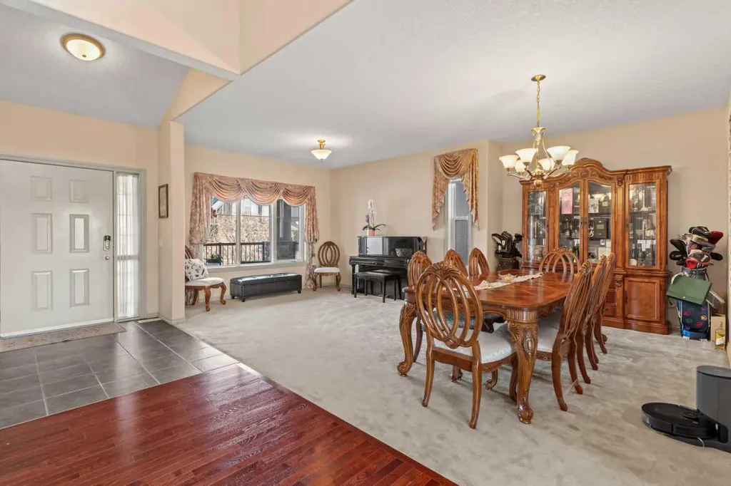 325 Discovery Ridge Way SW Calgary AB T3H5S8