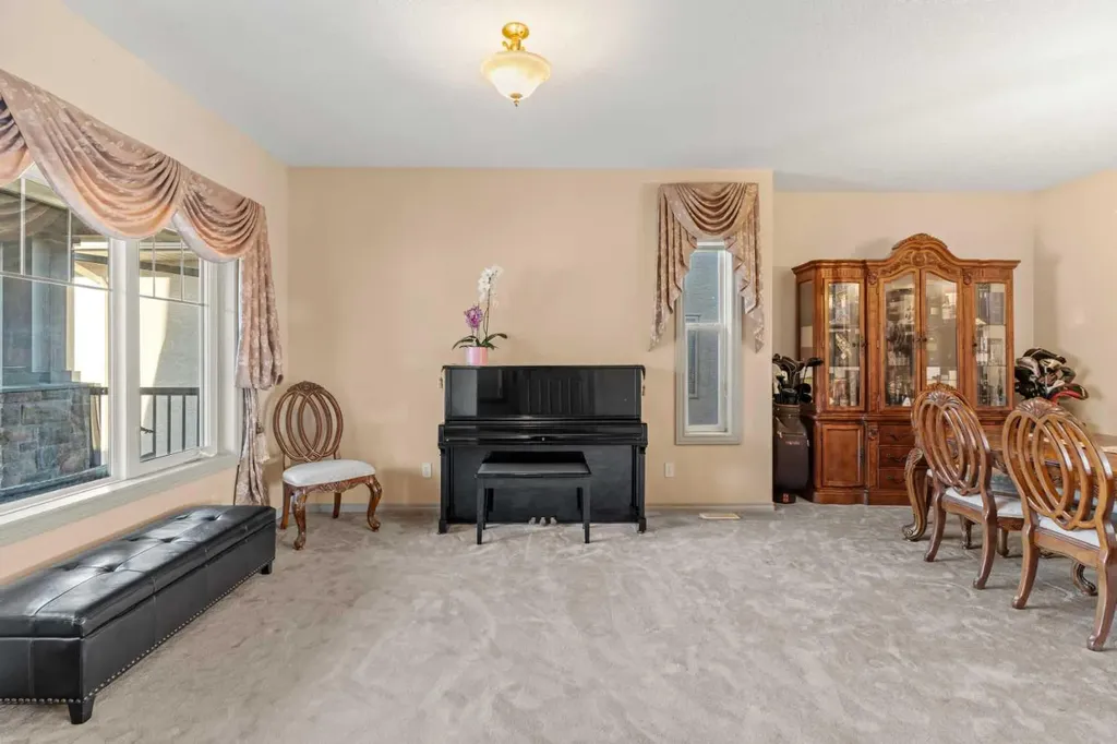 325 Discovery Ridge Way SW Calgary AB T3H5S8