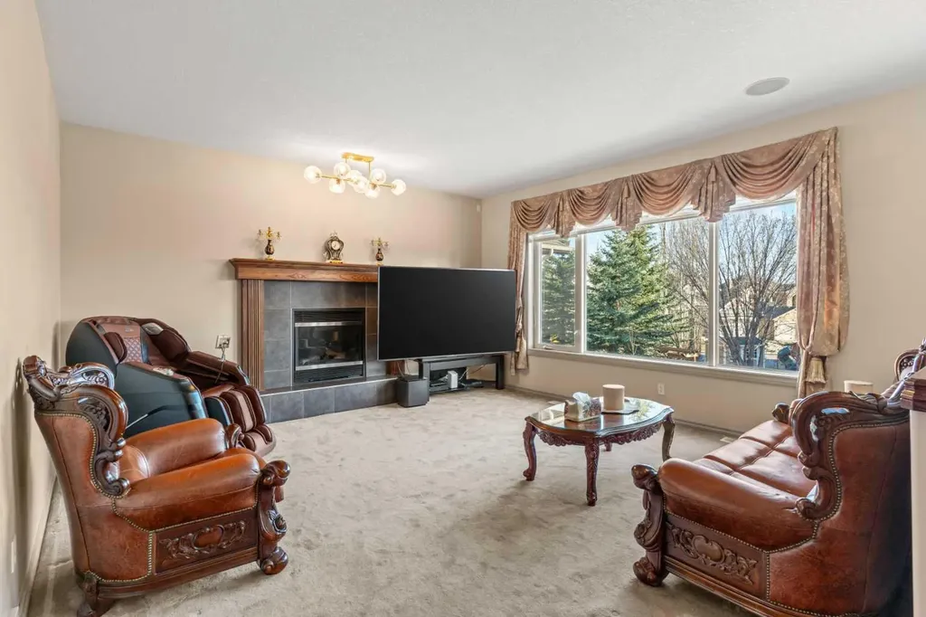 325 Discovery Ridge Way SW Calgary AB T3H5S8