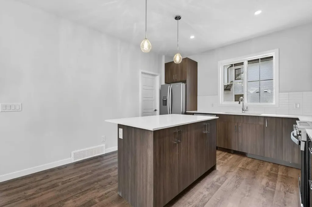 40 Creekside Way SW Calgary AB T2X 6E2