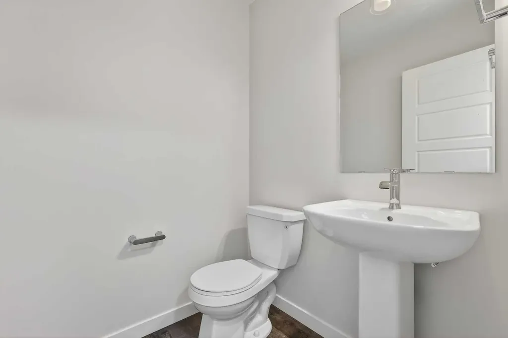 40 Creekside Way SW Calgary AB T2X 6E2
