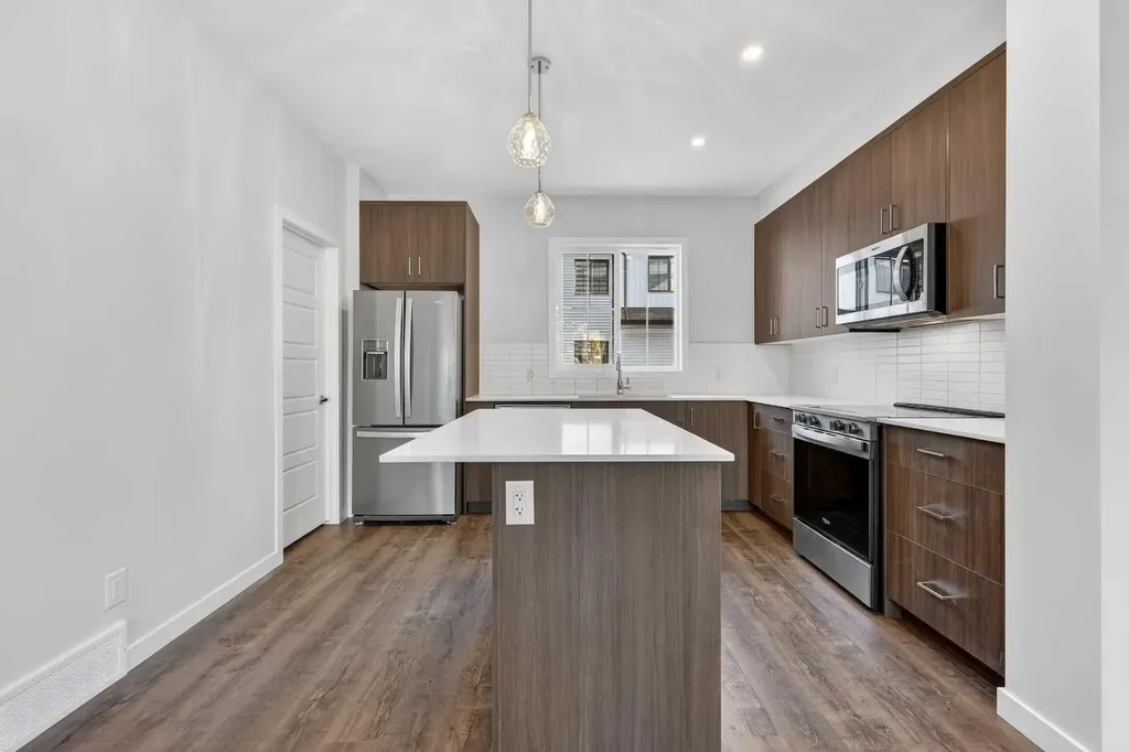 40 Creekside Way SW Calgary AB T2X 6E2