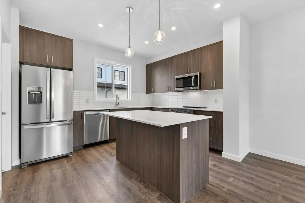 40 Creekside Way SW Calgary AB T2X 6E2