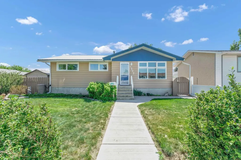 1277 Crockford Crescent NW Medicine Hat AB T1A 7H7