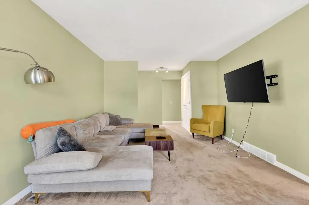 10540 Oakfield Drive SW Calgary AB T2W 2A9
