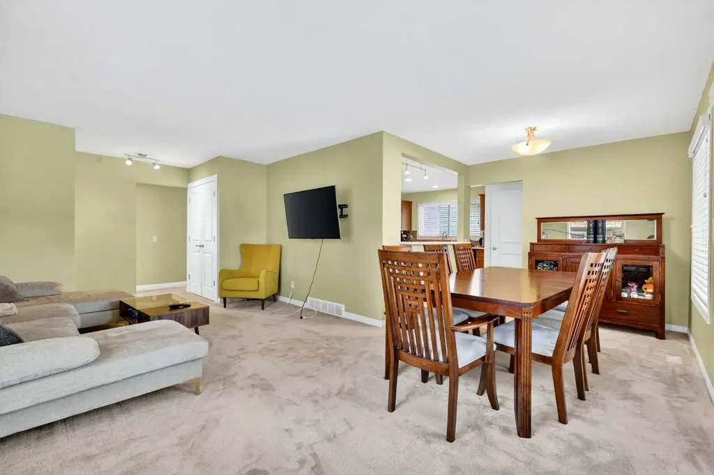 10540 Oakfield Drive SW Calgary AB T2W 2A9