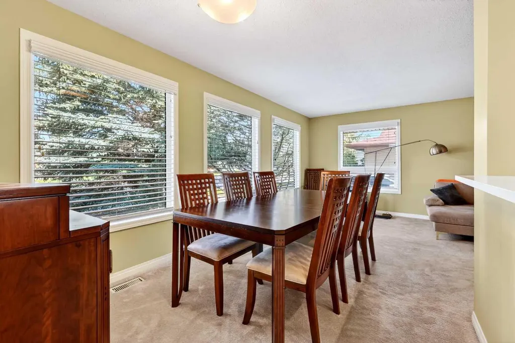 10540 Oakfield Drive SW Calgary AB T2W 2A9