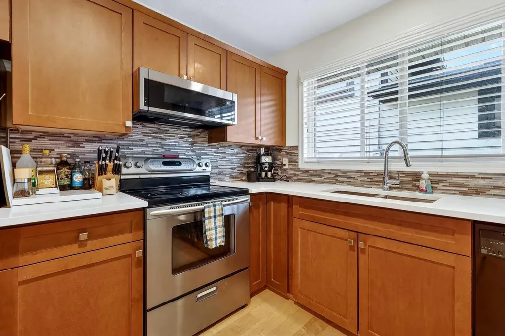 10540 Oakfield Drive SW Calgary AB T2W 2A9