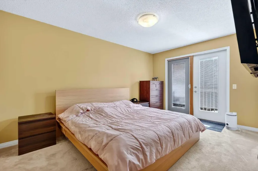 10540 Oakfield Drive SW Calgary AB T2W 2A9