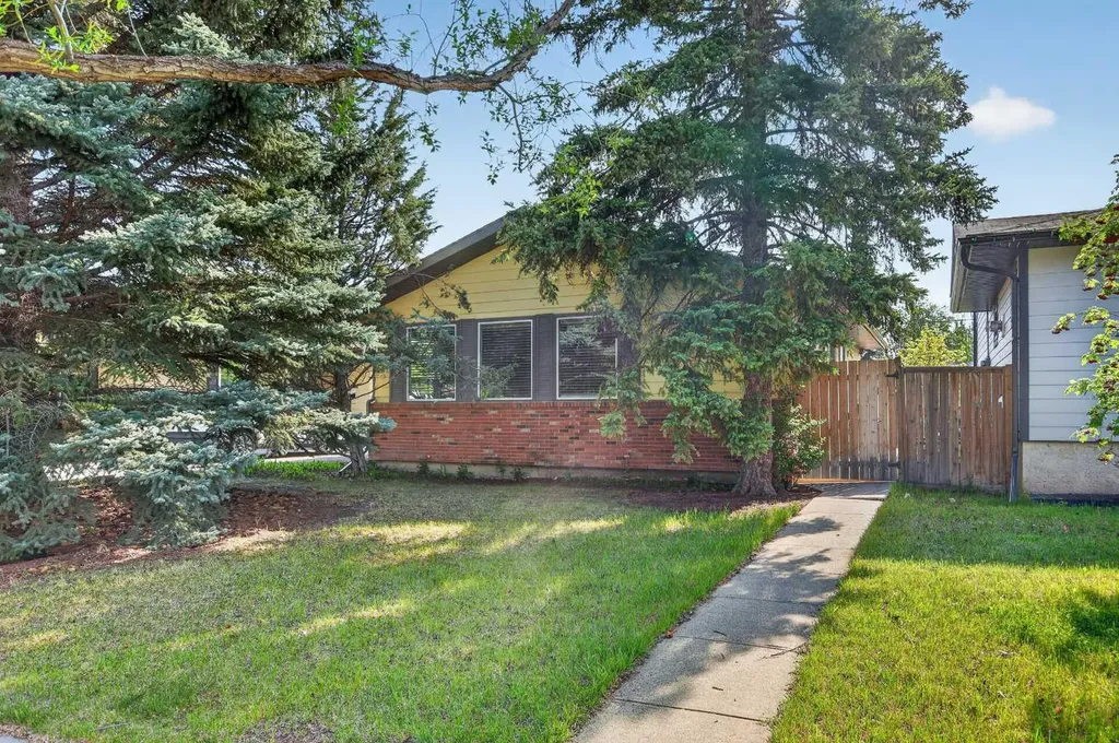 10540 Oakfield Drive SW Calgary AB T2W 2A9
