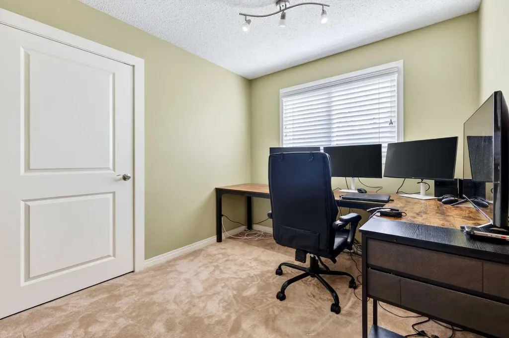 10540 Oakfield Drive SW Calgary AB T2W 2A9