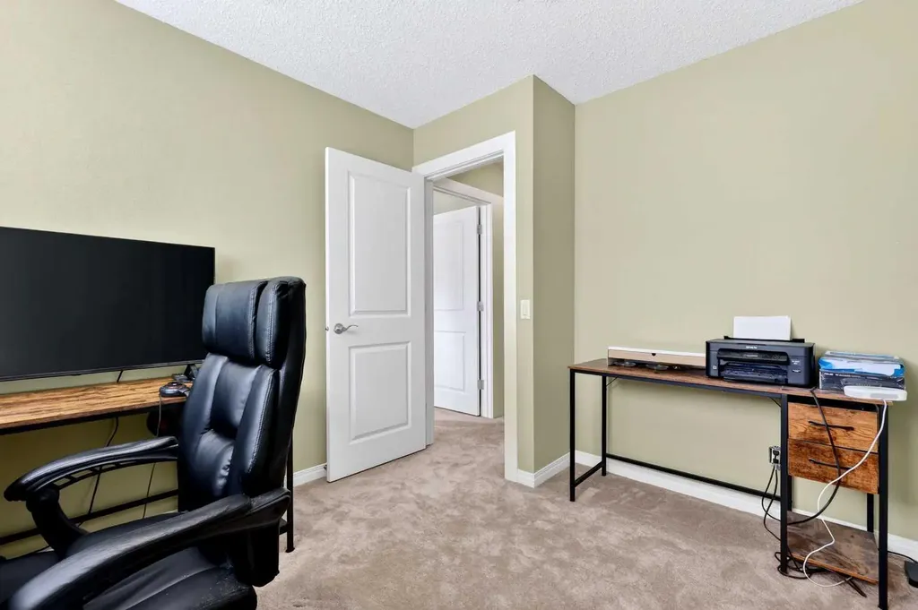 10540 Oakfield Drive SW Calgary AB T2W 2A9