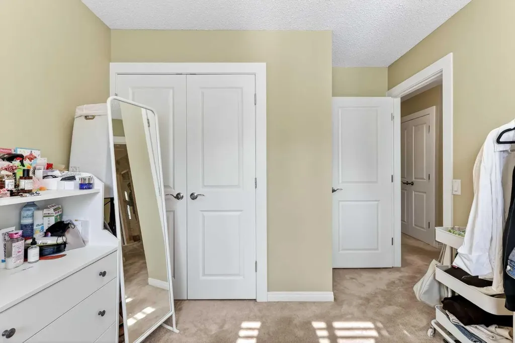 10540 Oakfield Drive SW Calgary AB T2W 2A9