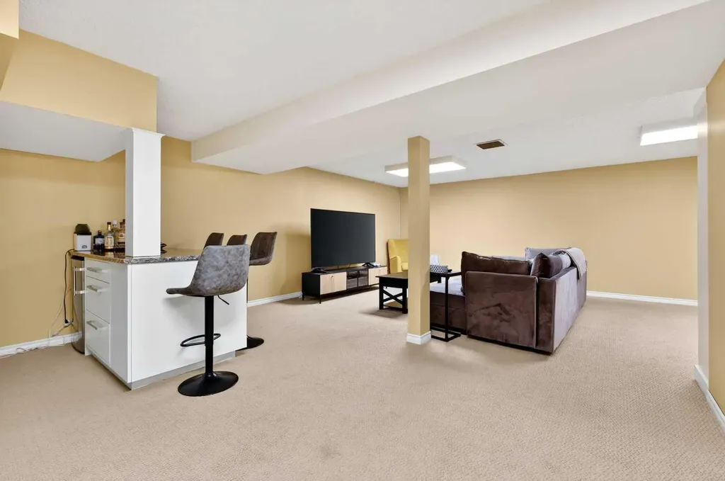 10540 Oakfield Drive SW Calgary AB T2W 2A9