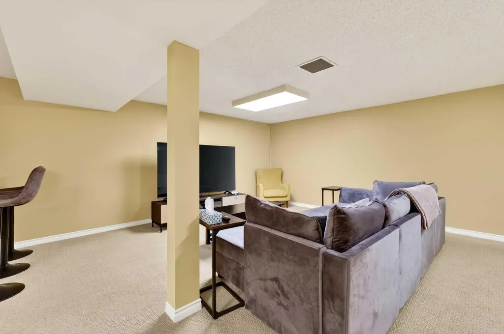 10540 Oakfield Drive SW Calgary AB T2W 2A9