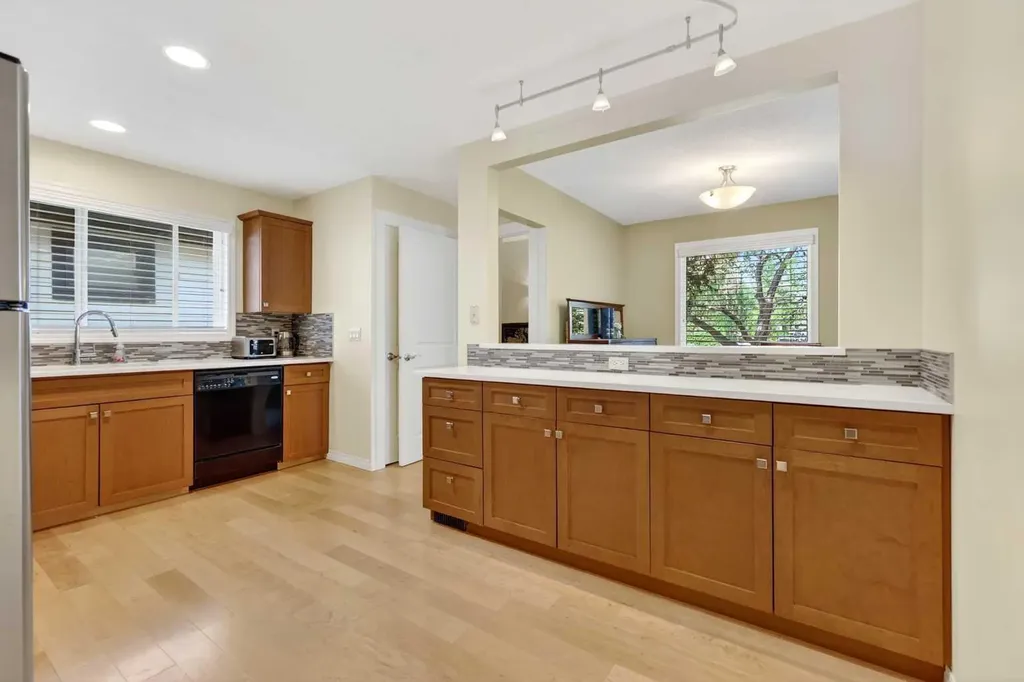 10540 Oakfield Drive SW Calgary AB T2W 2A9
