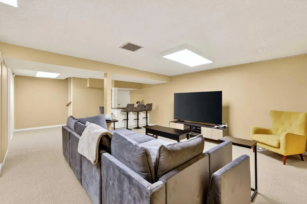 10540 Oakfield Drive SW Calgary AB T2W 2A9
