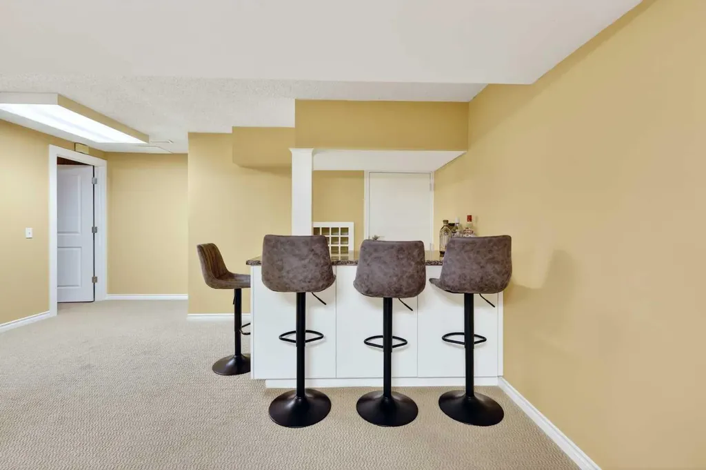 10540 Oakfield Drive SW Calgary AB T2W 2A9
