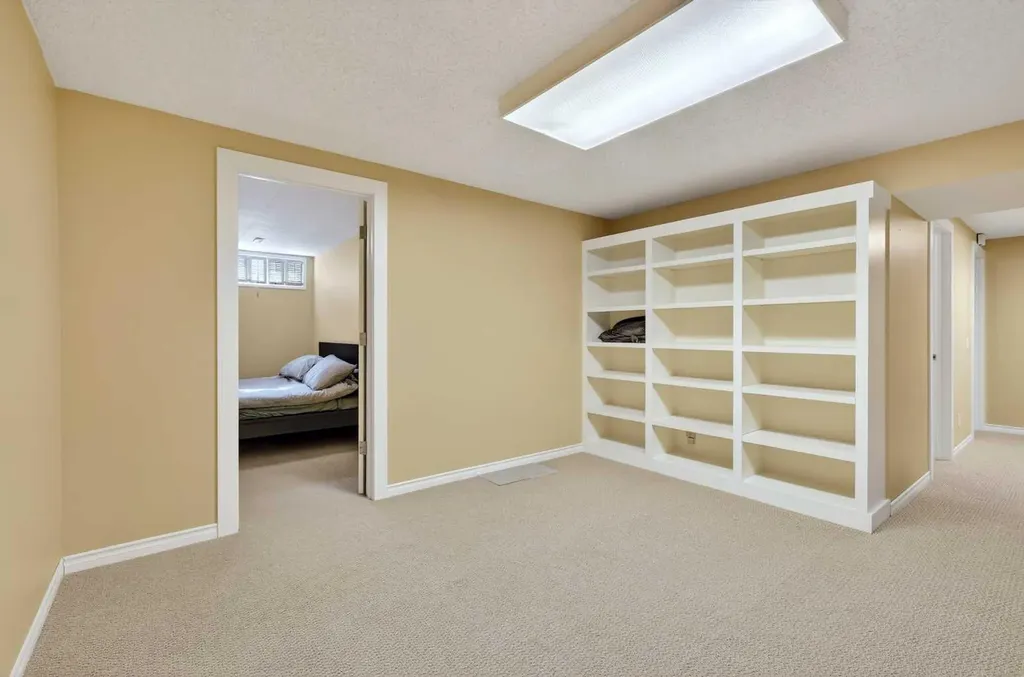 10540 Oakfield Drive SW Calgary AB T2W 2A9