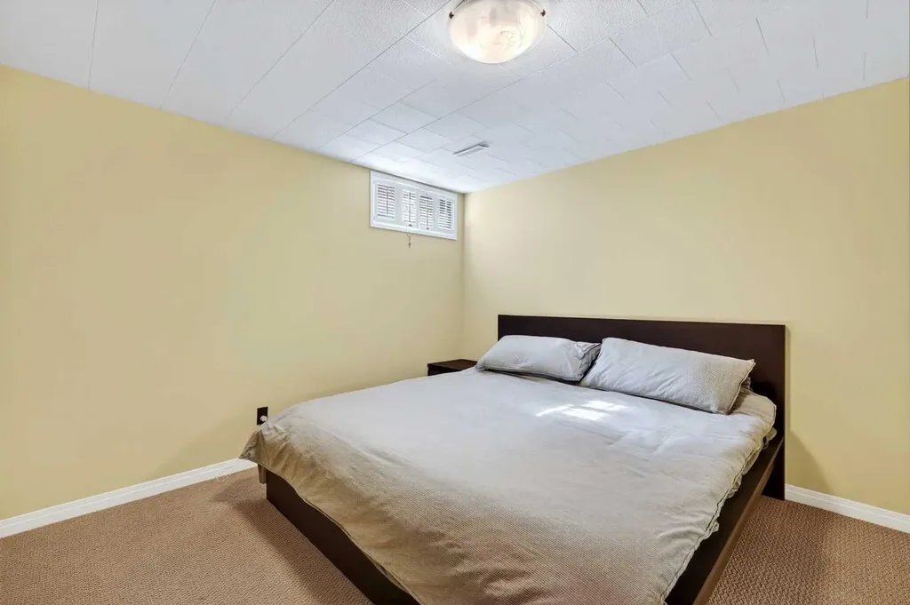 10540 Oakfield Drive SW Calgary AB T2W 2A9