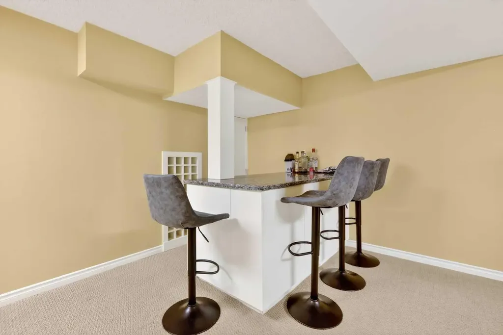 10540 Oakfield Drive SW Calgary AB T2W 2A9