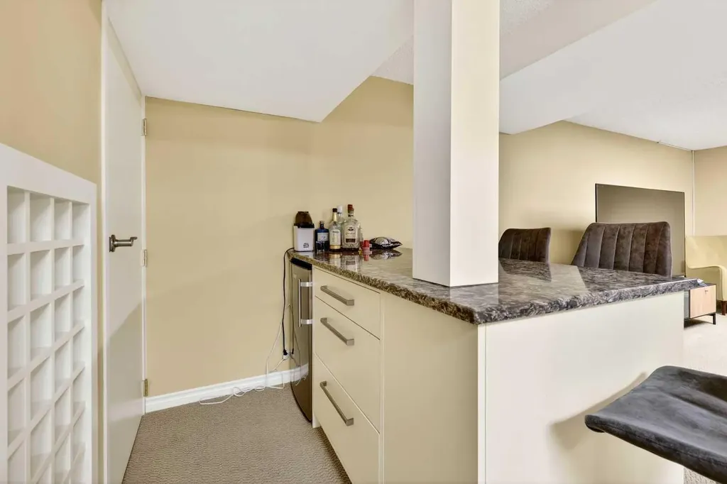 10540 Oakfield Drive SW Calgary AB T2W 2A9