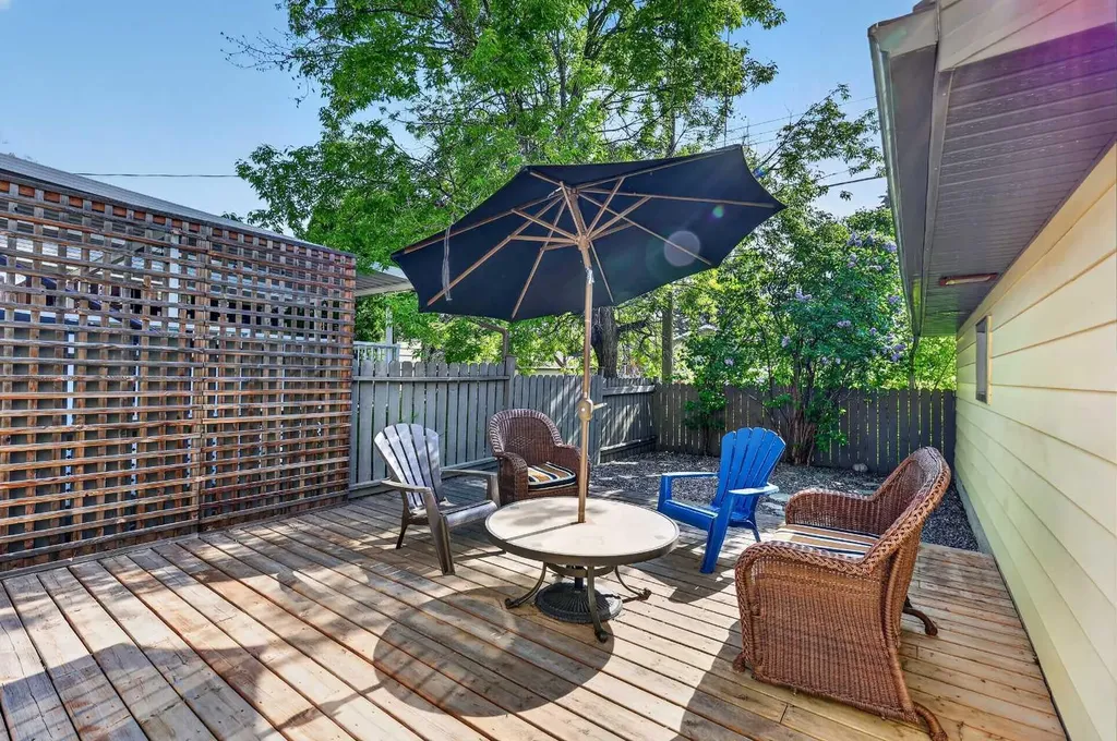 10540 Oakfield Drive SW Calgary AB T2W 2A9