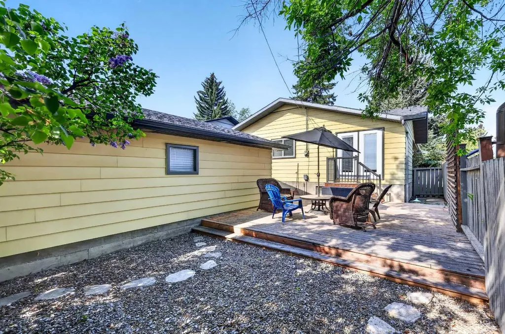10540 Oakfield Drive SW Calgary AB T2W 2A9