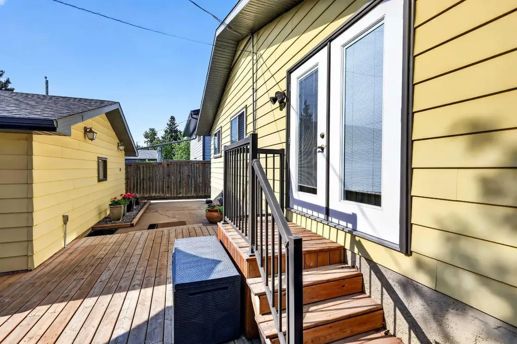 10540 Oakfield Drive SW Calgary AB T2W 2A9