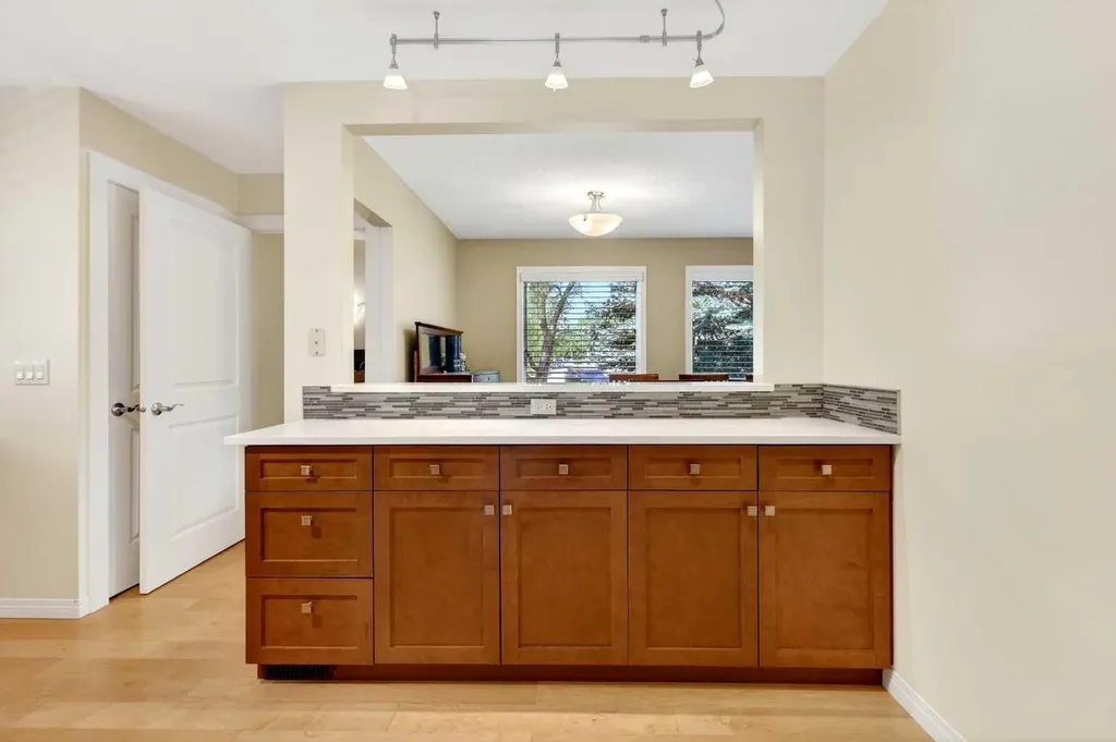 10540 Oakfield Drive SW Calgary AB T2W 2A9