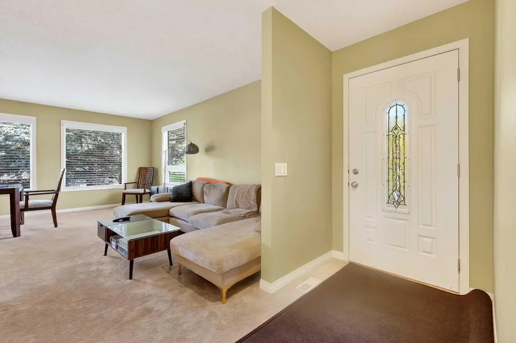 10540 Oakfield Drive SW Calgary AB T2W 2A9