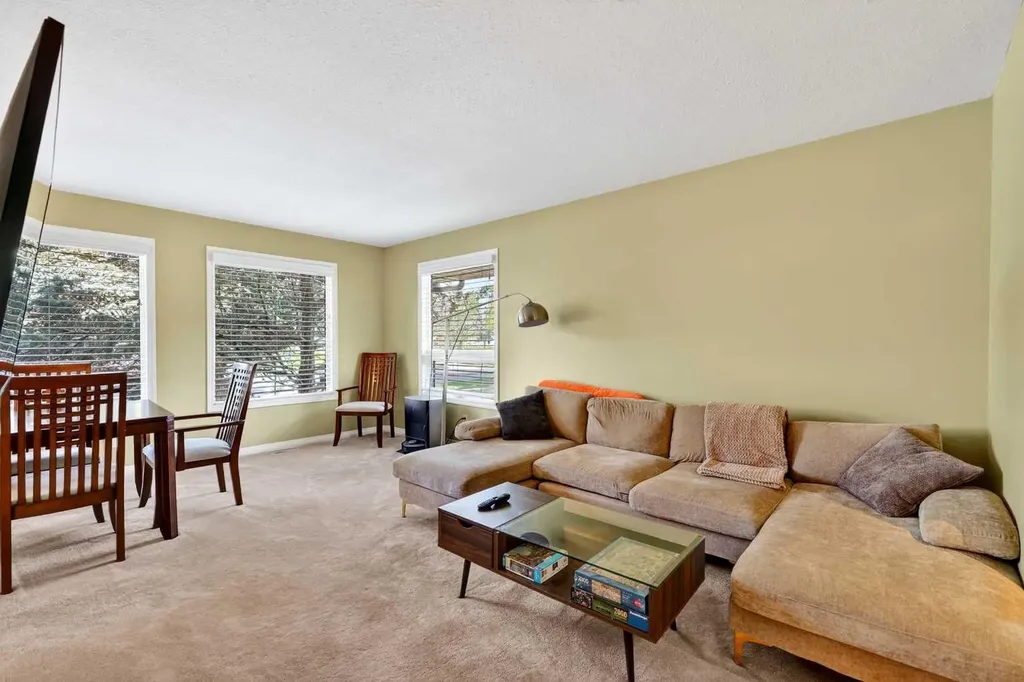 10540 Oakfield Drive SW Calgary AB T2W 2A9