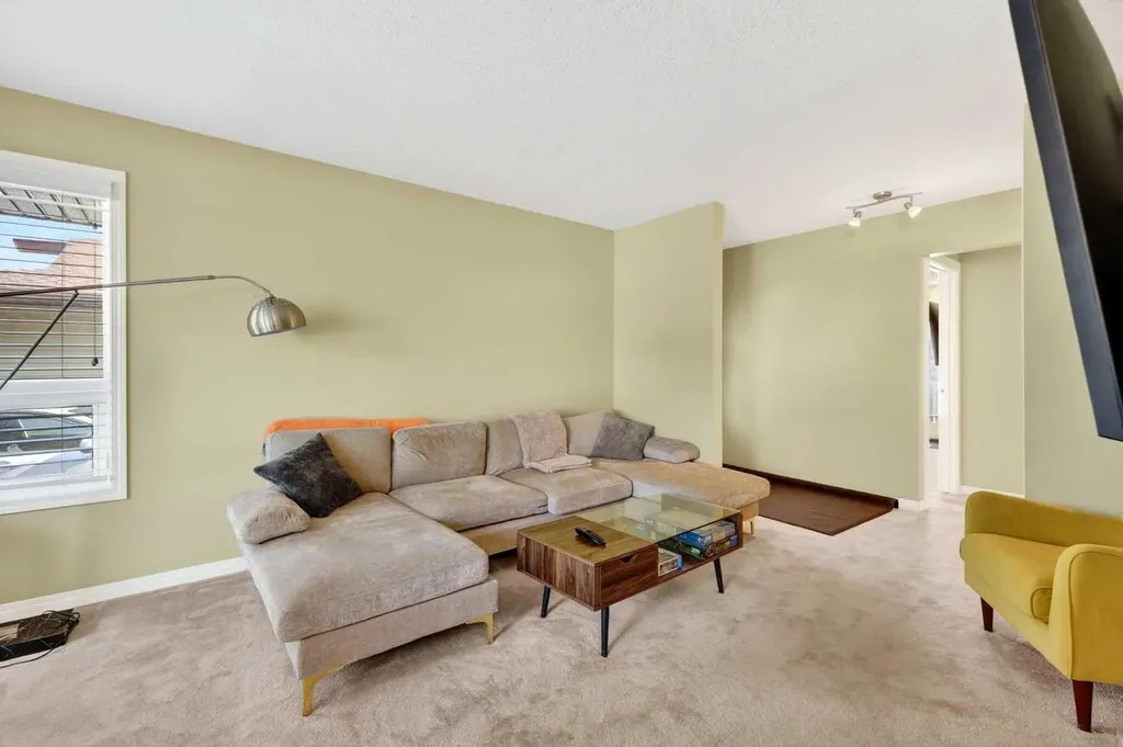 10540 Oakfield Drive SW Calgary AB T2W 2A9