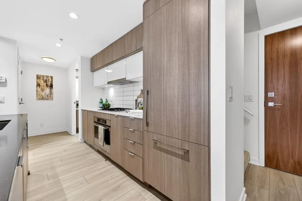 47 Waterfront Mews SW Calgary AB T2P0W3
