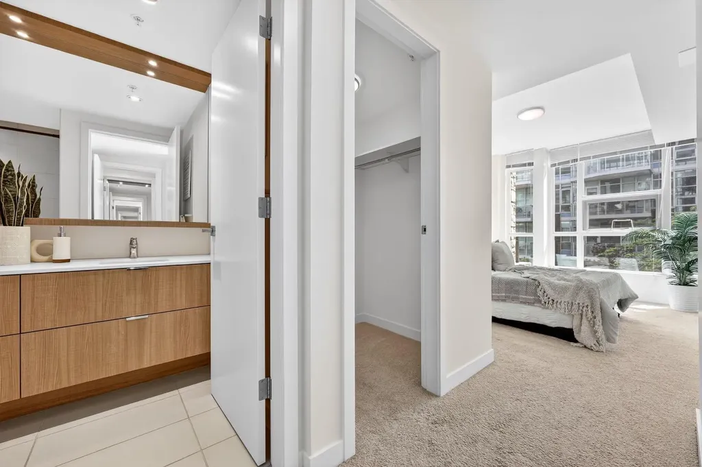 47 Waterfront Mews SW Calgary AB T2P0W3