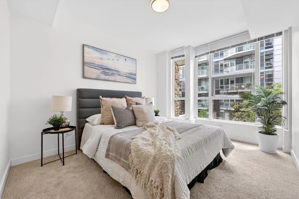 47 Waterfront Mews SW Calgary AB T2P0W3